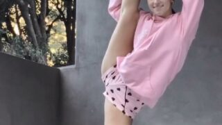 Charli D’Amelio Ballet Stretching Dance Video Leaked