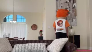 Cami Strella Porn Dude Helps Cami With Her Bush