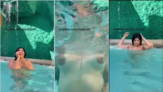 Lizeth Rios in the pool showing the breasts