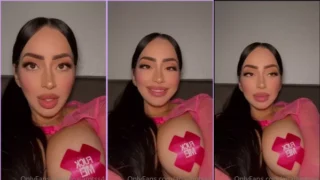 Anaia Matos Silicona Morena showing off naughty