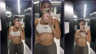 Laura Vanegas in Video Onlyfans Showing the breasts