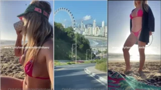 Lais display filming your day on the beach