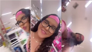 Young brunette Deuus showing the pussy in the grocery store