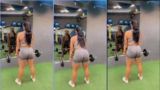 Alessandra Marques doing squats at the gym