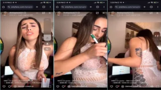 Lamamilechera naked in erotic video punching fingers on the pussy